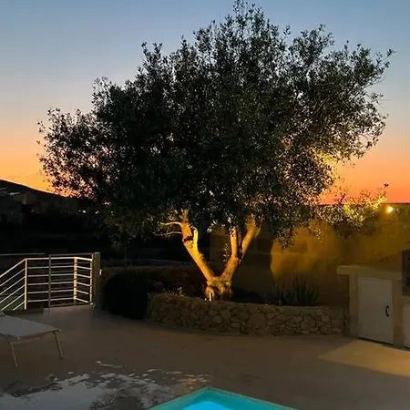 Blissful 4-bedroom With Pool Ghasri (Gozo)