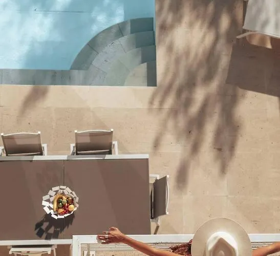 Blissful 4-bedroom With Pool