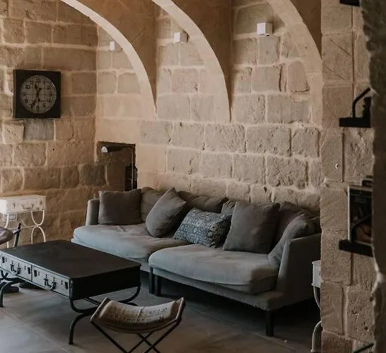 Blissful 4-bedroom With Pool *